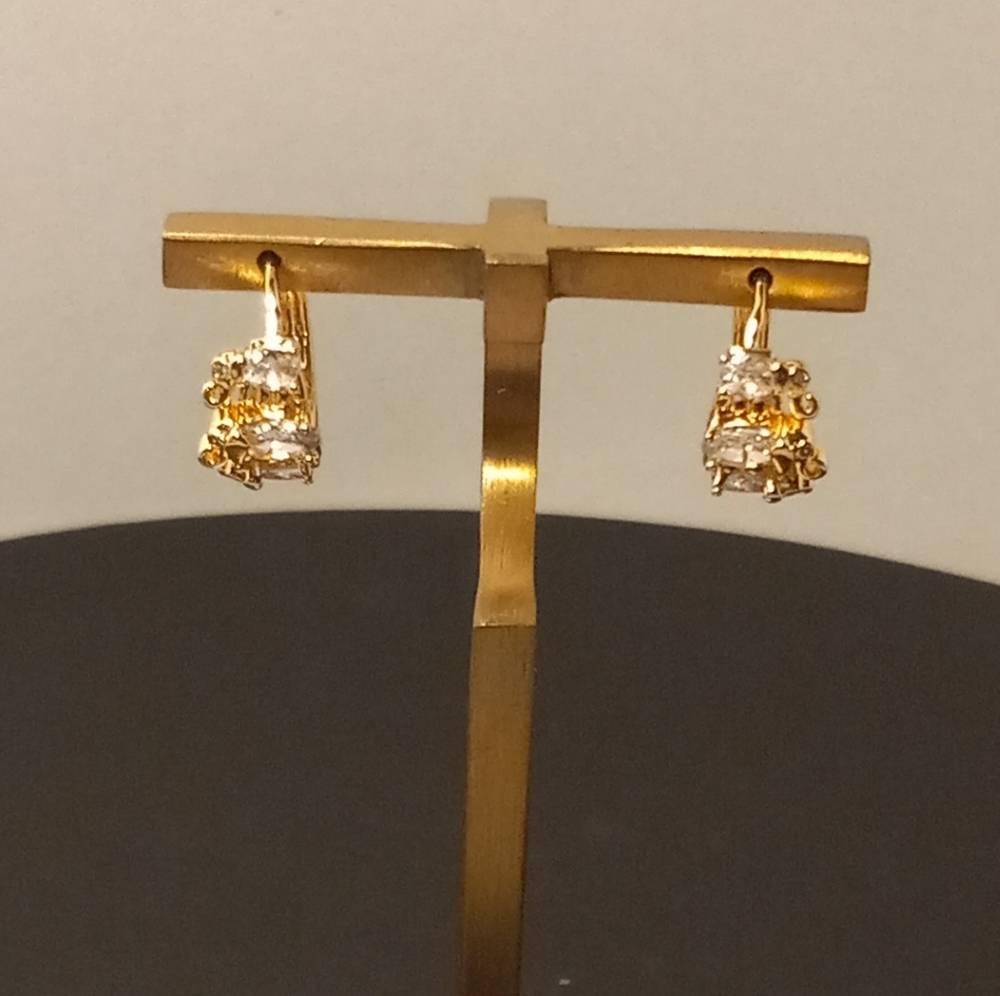 Hope Drop Earring Elephant With Zircon Gold Layered/Oro Laminado NWOT